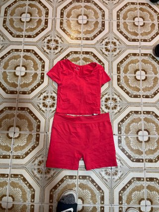 Conjunto deportivo rojo Primark