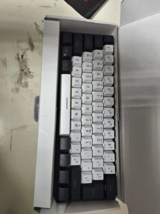 Teclado Gaming Compacto Blanco y Negro