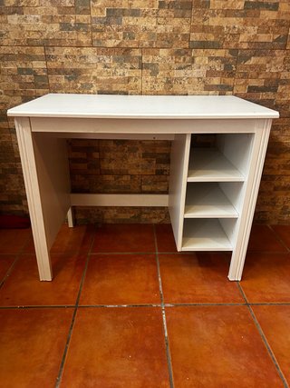 Escritorio Blanco con Estantería