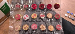 Colección de 48 Chapas de Cerveza Budweiser