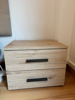 Mesita de noche de madera