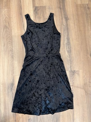 Vestido negro de tirantes