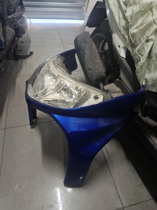 Frontal Suzuki Burgman 125 Azul