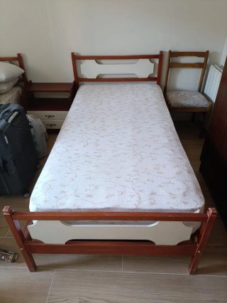 Cama individual de madera