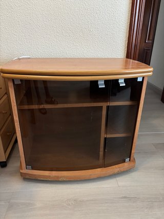 Mesa con ruedas para televisión y multimedia