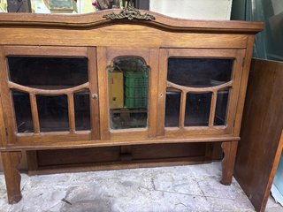 Mueble Vitrina de Roble