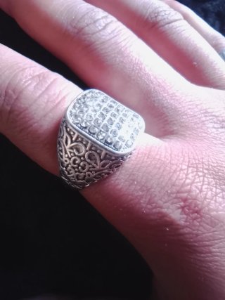 Anillo Plateado con Piedras