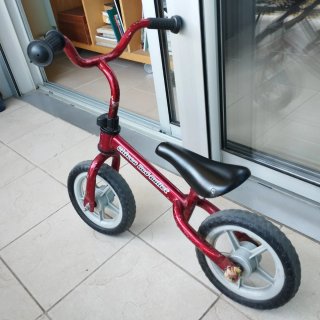 Bicicleta sin pedales Chicco roja
