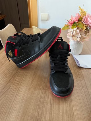 Zapatillas Jordan 1 Negras y Rojas