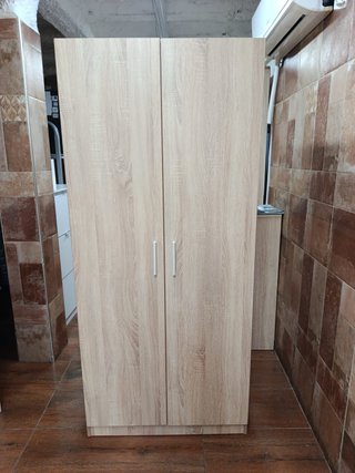 Armario de 2 puertas color madera