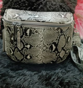 Bolso Bandolera color Serpiente. En Negro o Gris