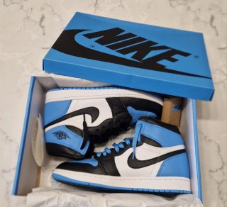 Air Jordan 1 Retro High OG UNC