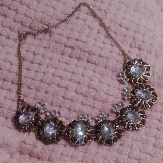 Collar Plateado con Cristales Ovalados