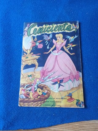 Álbum de cromos Cenicienta Walt Disney