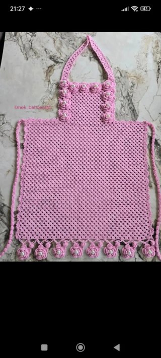 Delantal de Crochet Rosa con Flores