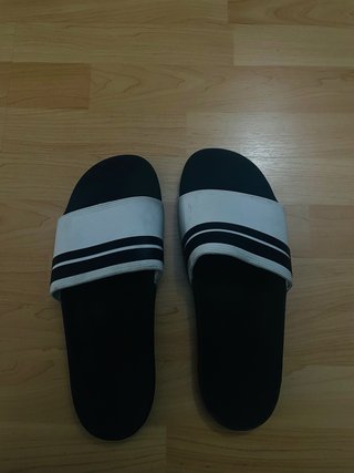 Chanclas Negras y Blancas Quicksilver