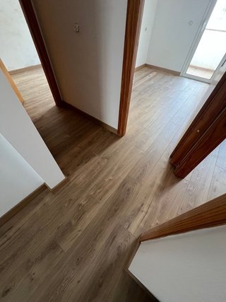 Instalación de parquet, puertas, suelo vinilico