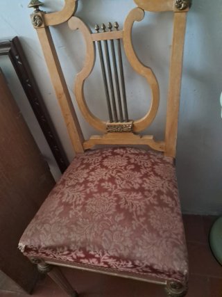 Silla Antigua de Madera