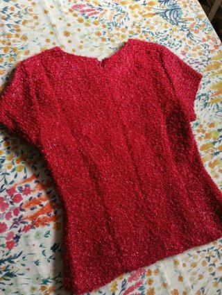 Preciosa blusa de fiesta roja en perfecto estado.