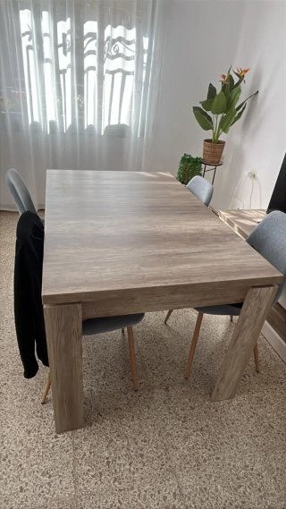 Mesa de Comedor de Madera