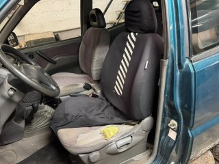 Asientos delanteros Nissan Terrano