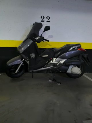 Yamaha X-Max 250