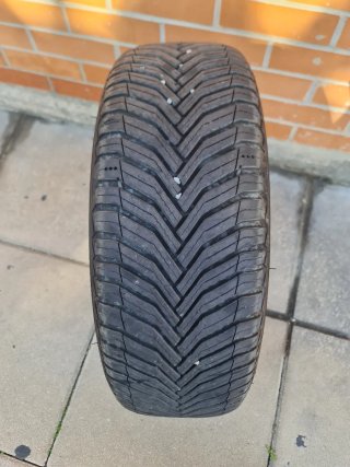 Neumático 215/60/16 99V