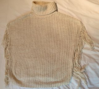 Poncho de punto beige Bershka