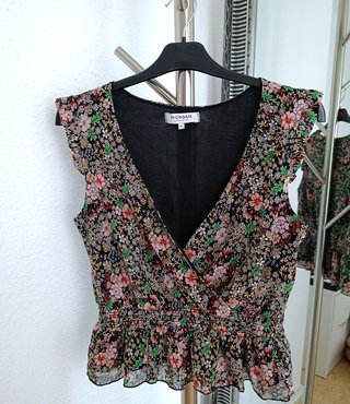 Top marca Morgan. Nuevo. Color negro con estampado
