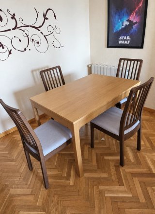 Conjunto de mesa de comedor y 4 sillas