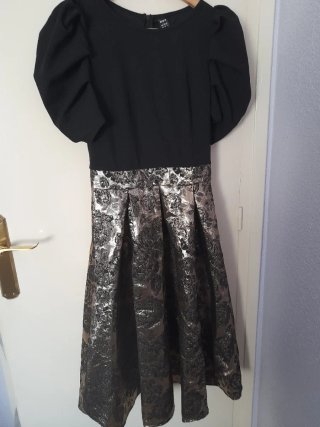 Vestido de fiesta negro y plateado