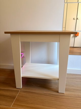 Mesa auxiliar IKEA Ämmaryd blanca con tapa roble