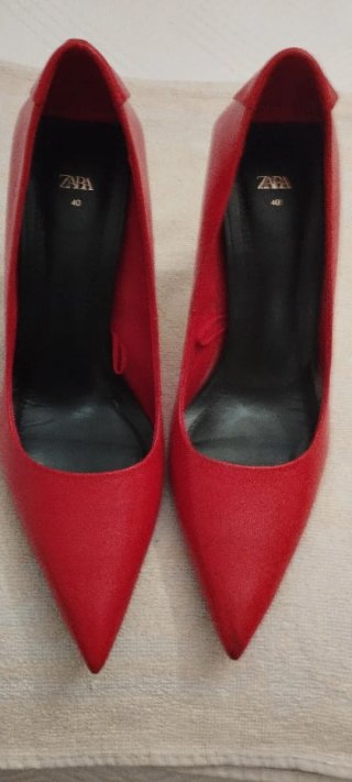 Zapatos de tacón rojos Zara Talla 40