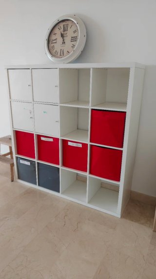 Estantería IKEA Blanca con Cajas