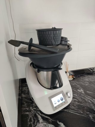 Thermomix TM5. Con Varoma y cestillo.