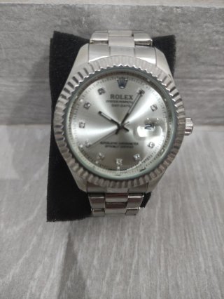 Reloj de pulsera plateado para hombre – Elegante