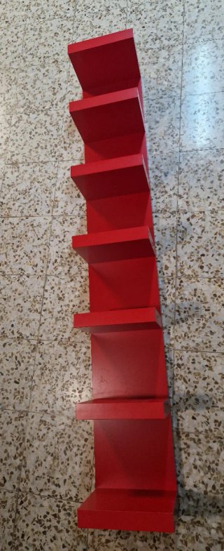 Estantería LACK roja de IKEA