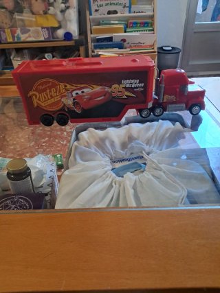 Camión Mack de Cars (Rayo McQueen)