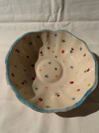 Bol de cerámica artesanal con flores