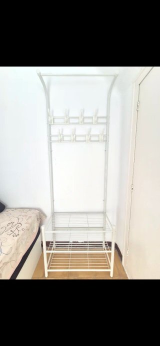 Perchero Blanco con Zapatero