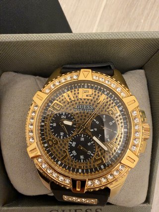Reloj Guess Dorado y Negro