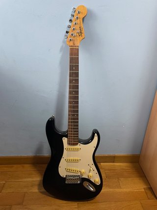 Guitarra Eléctrica Fender Squier Stratocaster