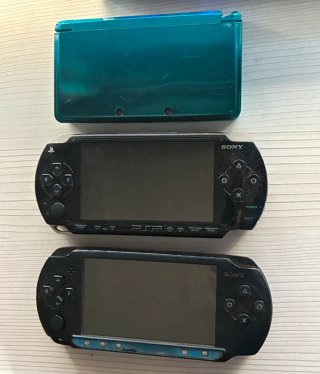 Lote 3 Consolas: 1 Nintendo 3DS y 2 Sony PSP