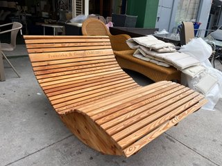 Banco de Madera Curvo