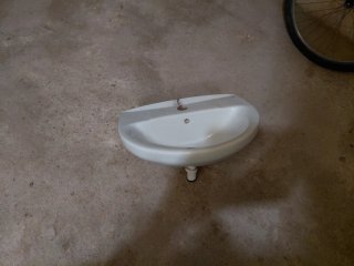 Lavabo de baño blanco con pedestal