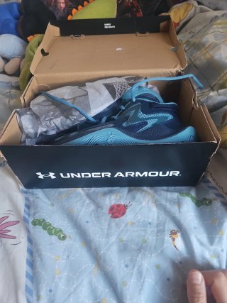 Zapatillas Under Armour  sin usar. Nuevas a estren