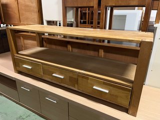 Mueble de TV de madera