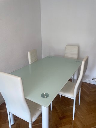 Mesa de Comedor de Cristal Blanco y 4 Sillas