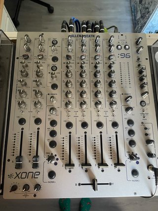 Mesa de mezclas Allen & Heath Xone:96