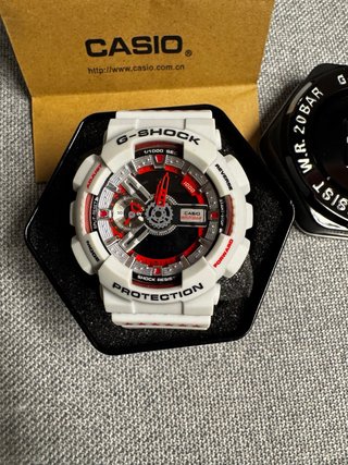 Reloj Casio G-Shock Blanco y Rojo